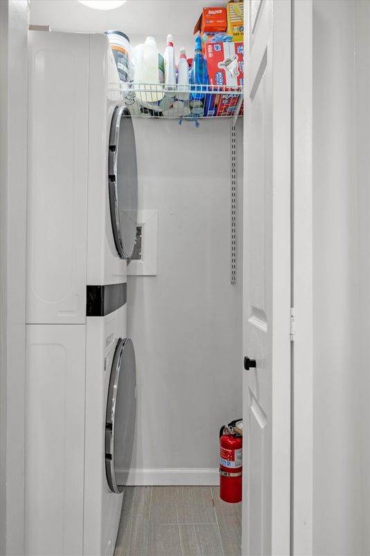 Interior, Utility Closets, Washer, Wood Texture Flooring