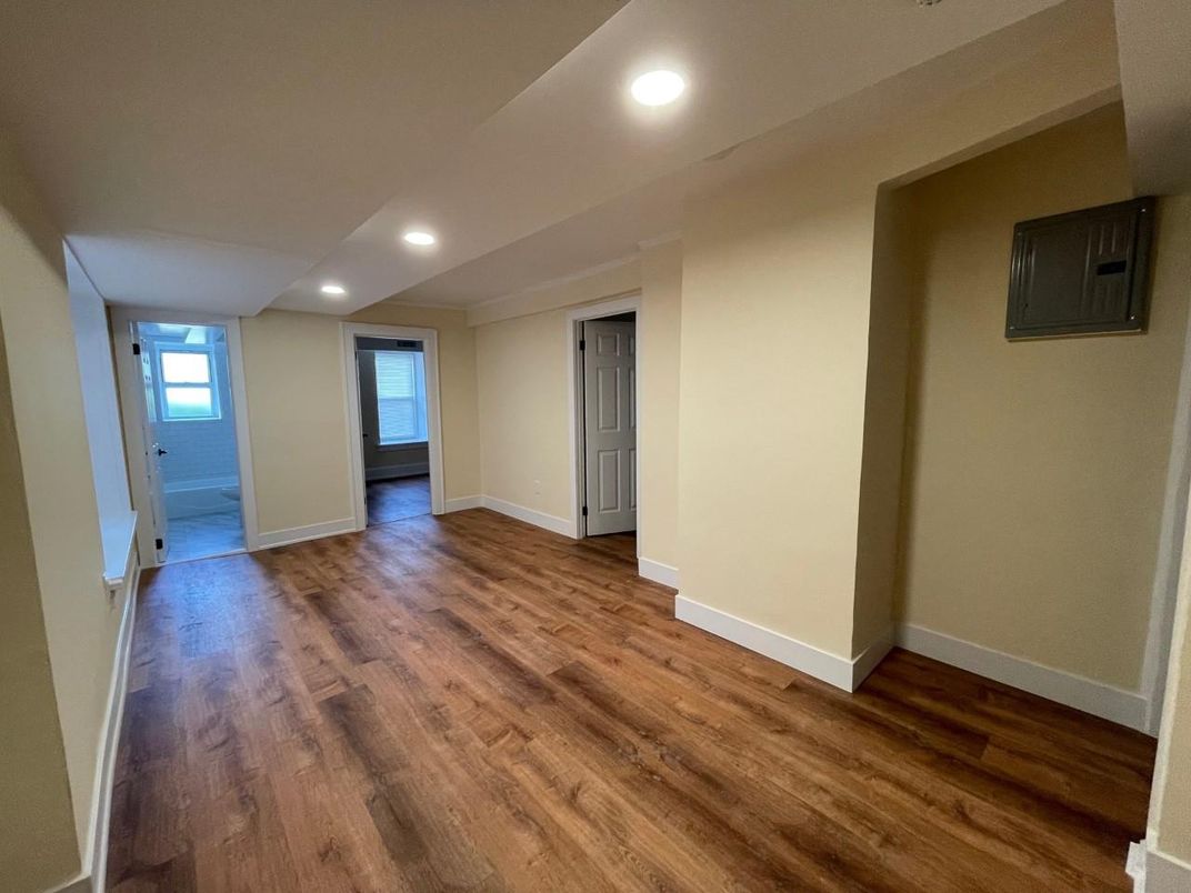 Empty room, Interior, Recessed Lighting, Wood Texture Flooring