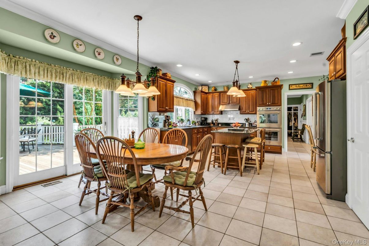 Dining room, Interior, Kitchen, Pendant Lights, Recessed Lighting, Stainless Steel Appliances