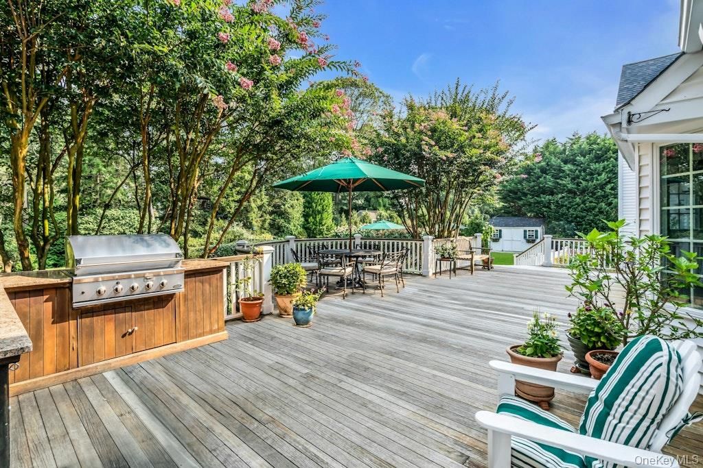 Exterior, Outdoor Kitchen