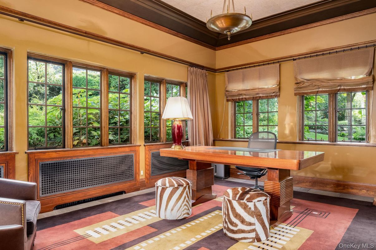 Home Office, Interior