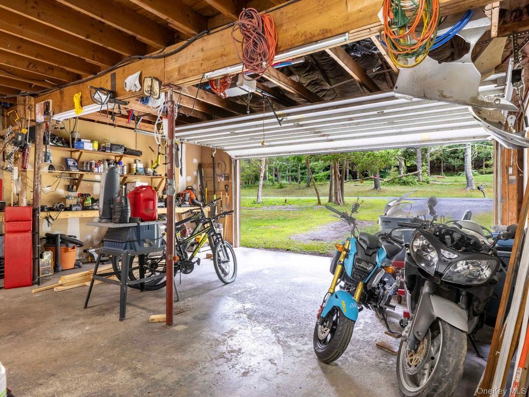 Garage, Interior, Wooden Beams