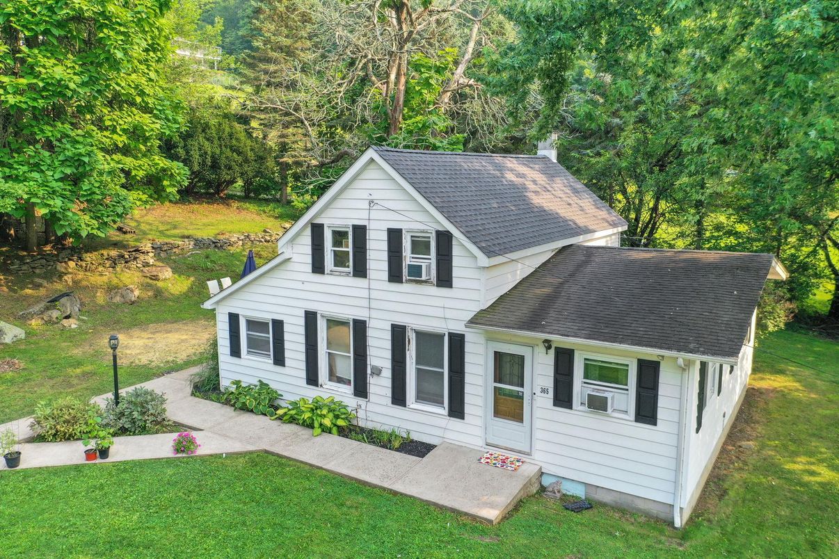 Backyard, Exterior, Facade, Farmhouse