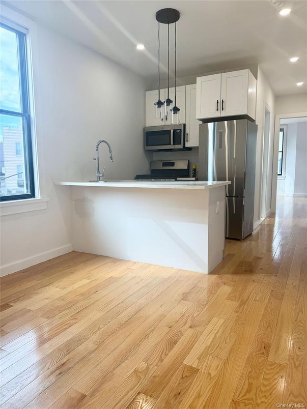 Interior, Kitchen, Pendant Lights, Recessed Lighting, Wood Texture Flooring