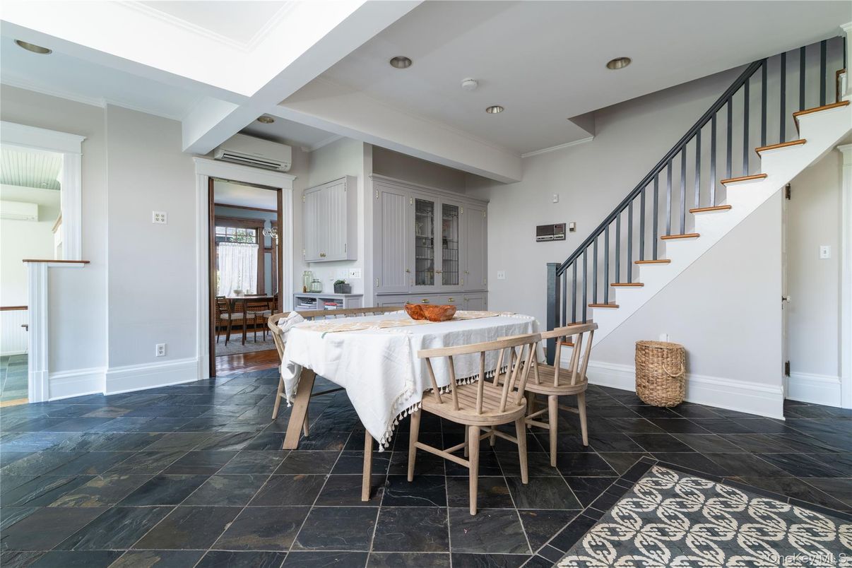 Dining room, Interior, Recessed Lighting