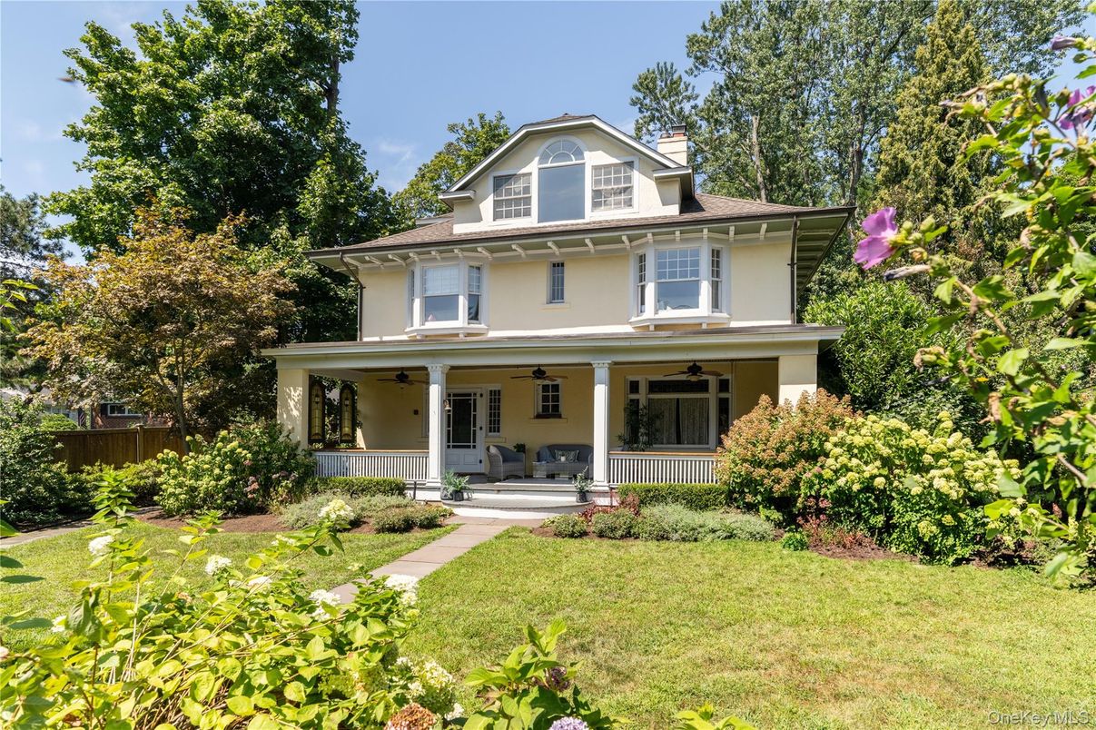 Backyard, Exterior, Facade, American Foursquare