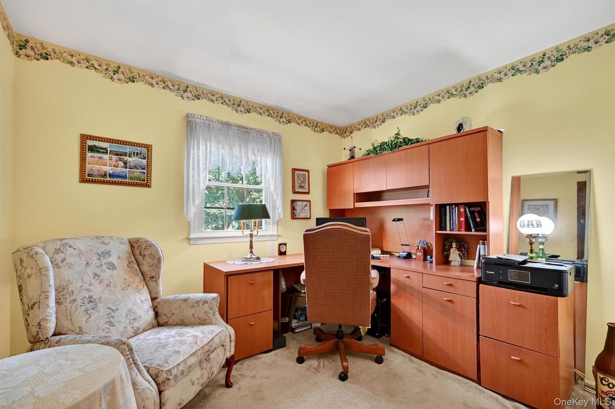 Home Office, Interior