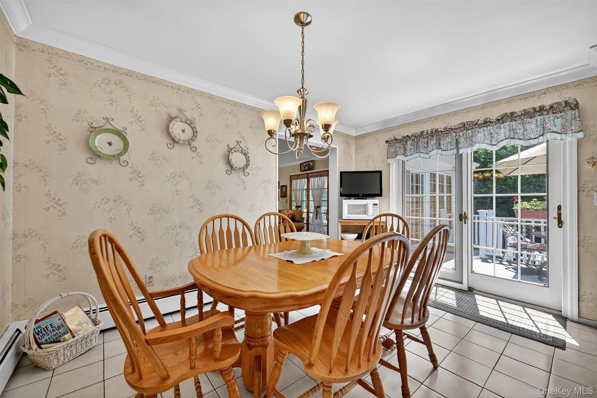 Chandelier, Dining room, Interior