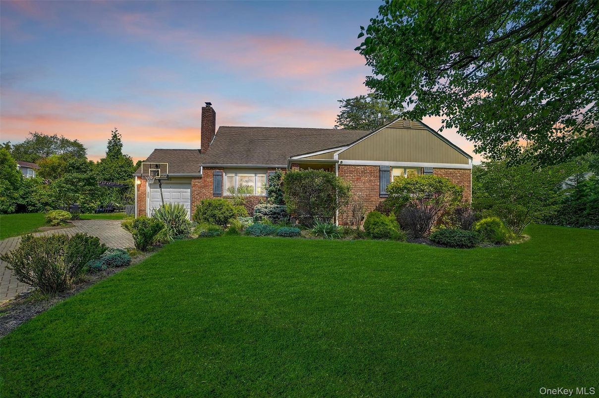 Attached, Exterior, Facade, Brick Facade, Ranch