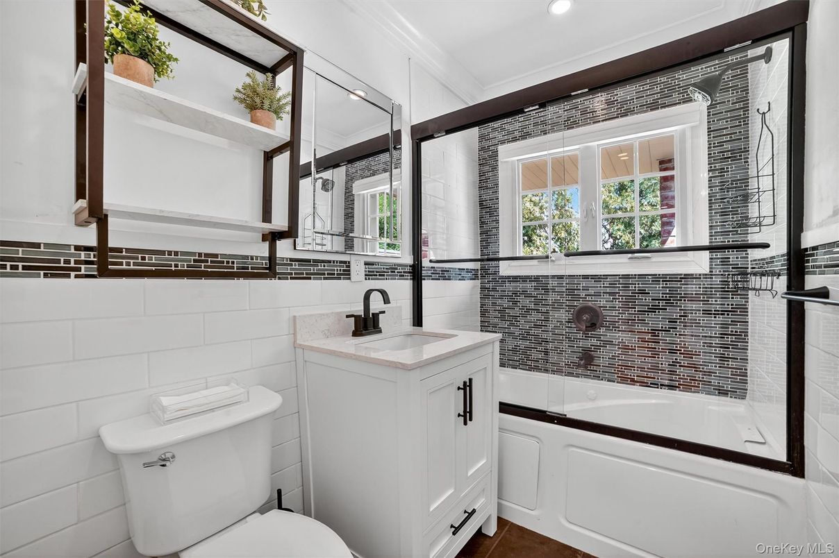 Bathroom, Interior, Recessed Lighting