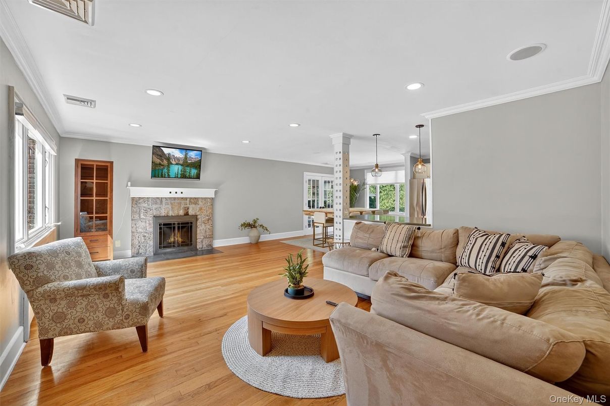 Fireplace, Interior, Living room, Pendant Lights, Recessed Lighting, Wood Texture Flooring
