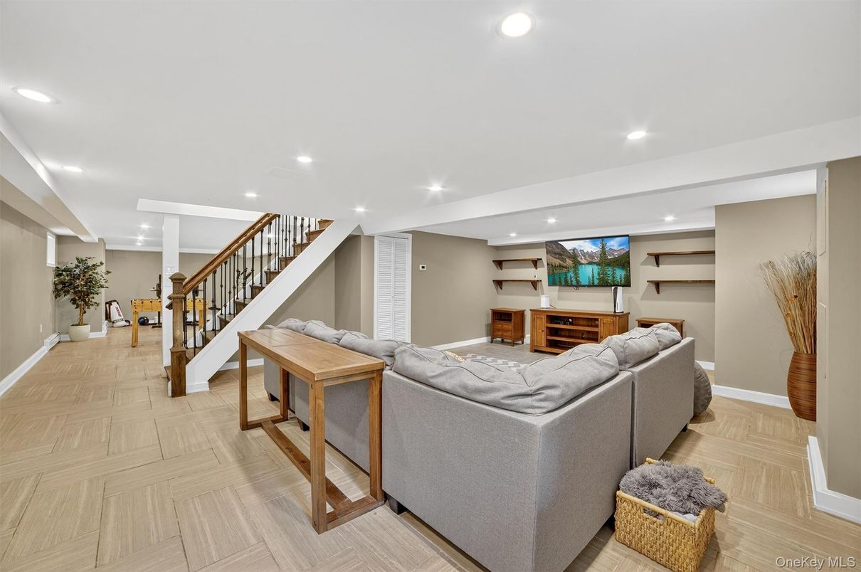 Interior, Living room, Recessed Lighting, Wood Texture Flooring