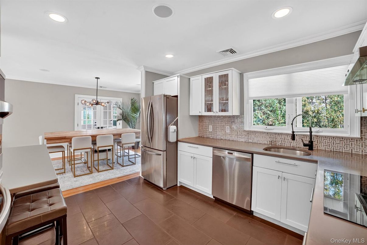 Dining room, Interior, Kitchen, Recessed Lighting, Stainless Steel Appliances