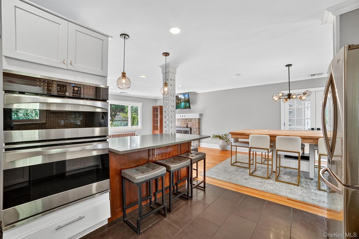 Dining room, Interior, Kitchen, Pendant Lights, Recessed Lighting, Stainless Steel Appliances, Wood Texture Flooring