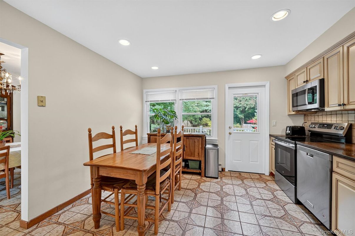 Chandelier, Dining room, Interior, Kitchen, Recessed Lighting