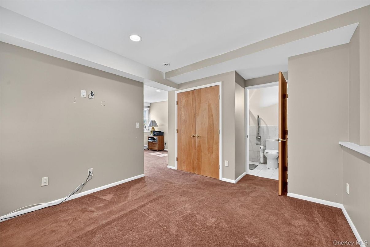 Bathroom, Empty room, Interior, Recessed Lighting
