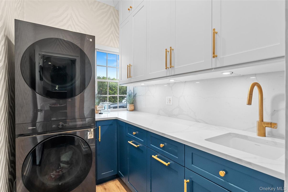 Interior, Marble Walls, Washer