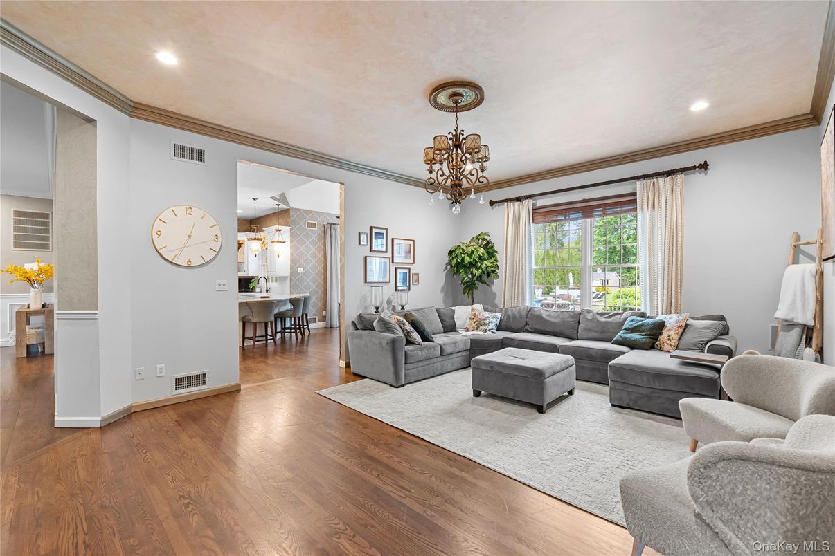 Chandelier, Dining room, Interior, Living room, Pendant Lights, Recessed Lighting, Wood Texture Flooring