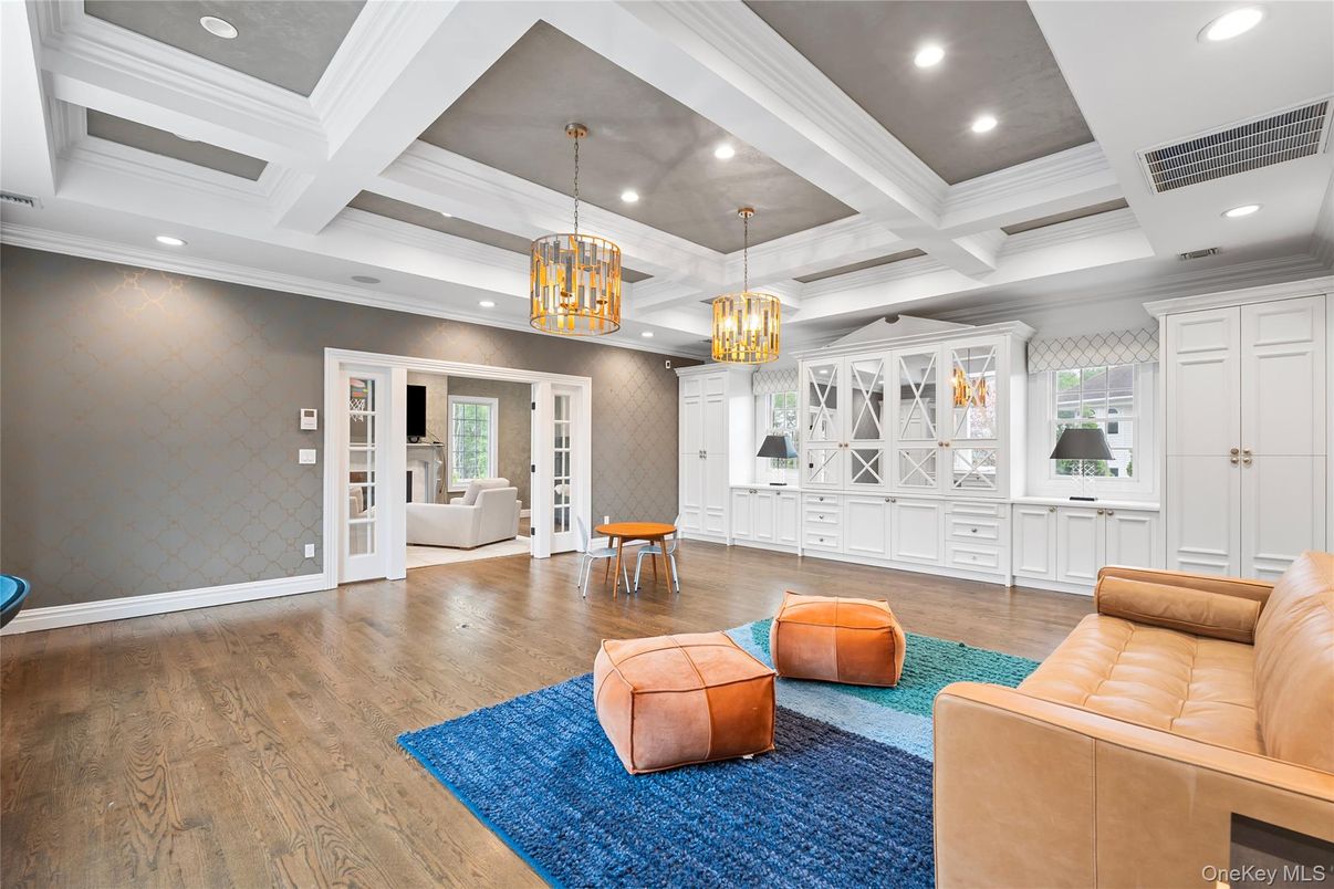 Interior, Living room, Pendant Lights, Recessed Lighting, Wood Texture Flooring