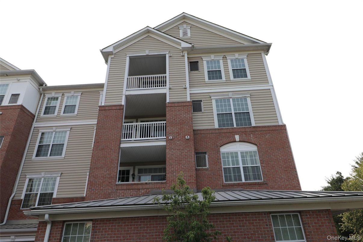 Exterior, Facade, Brick Facade, Rowhouse