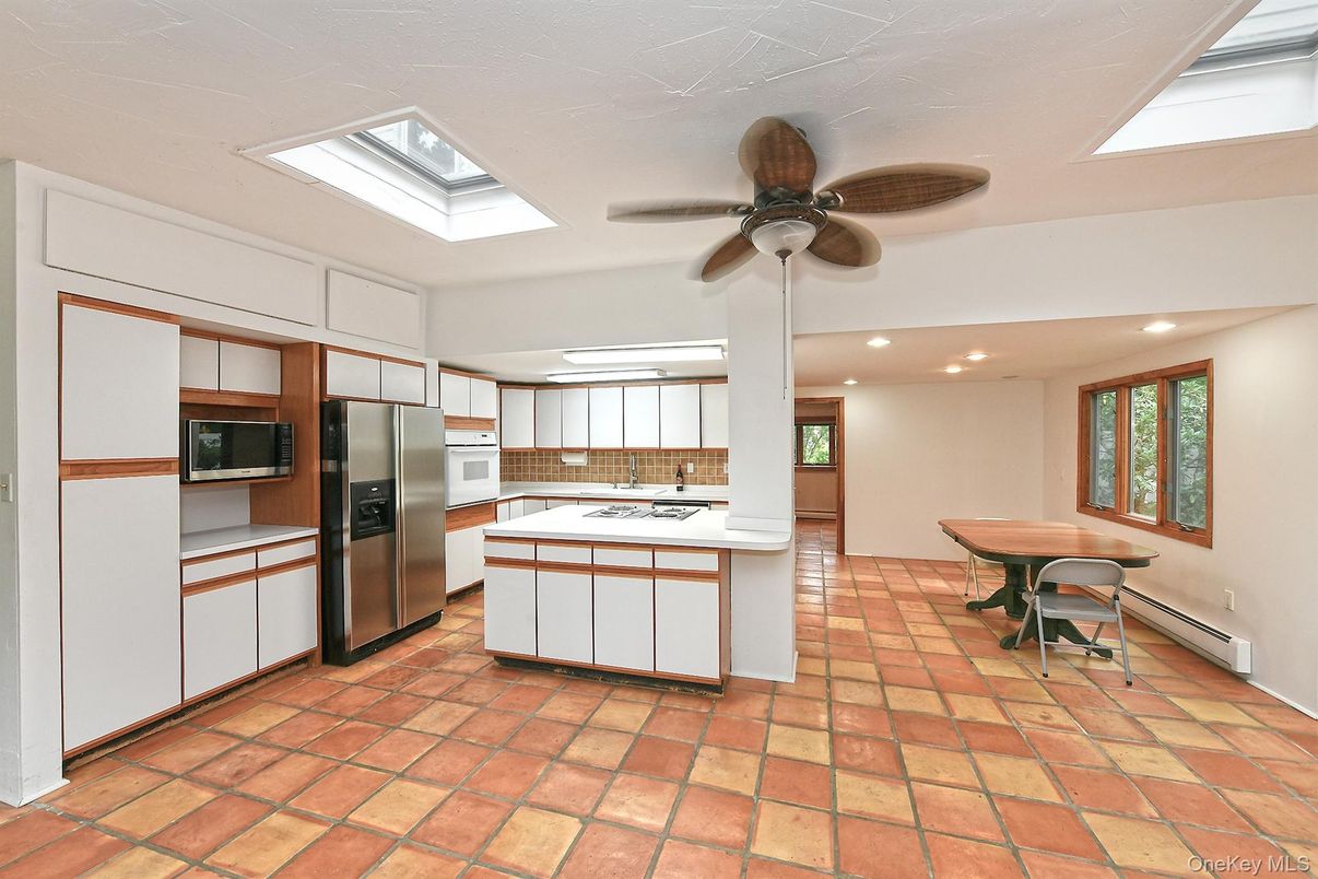 Dining room, Interior, Kitchen, Recessed Lighting