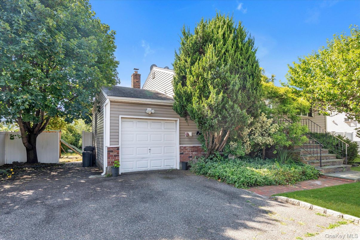 Detached Garage, Exterior