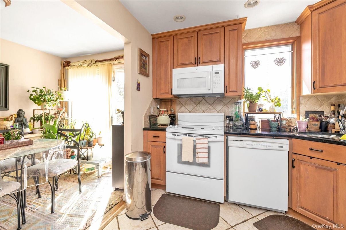 Dining room, Interior, Kitchen, Recessed Lighting