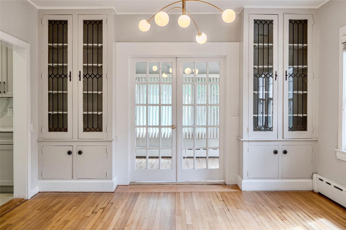 Interior, Pendant Lights, Wood Texture Flooring