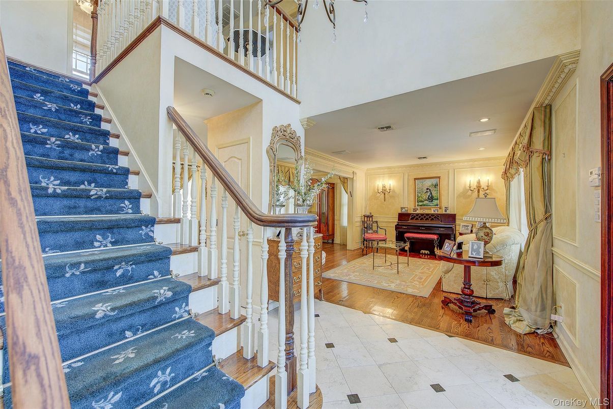 Interior, Piano, Recessed Lighting, Wood Texture Flooring