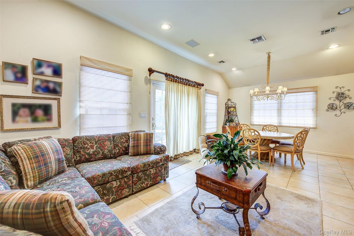 Chandelier, Dining room, Interior, Living room, Recessed Lighting