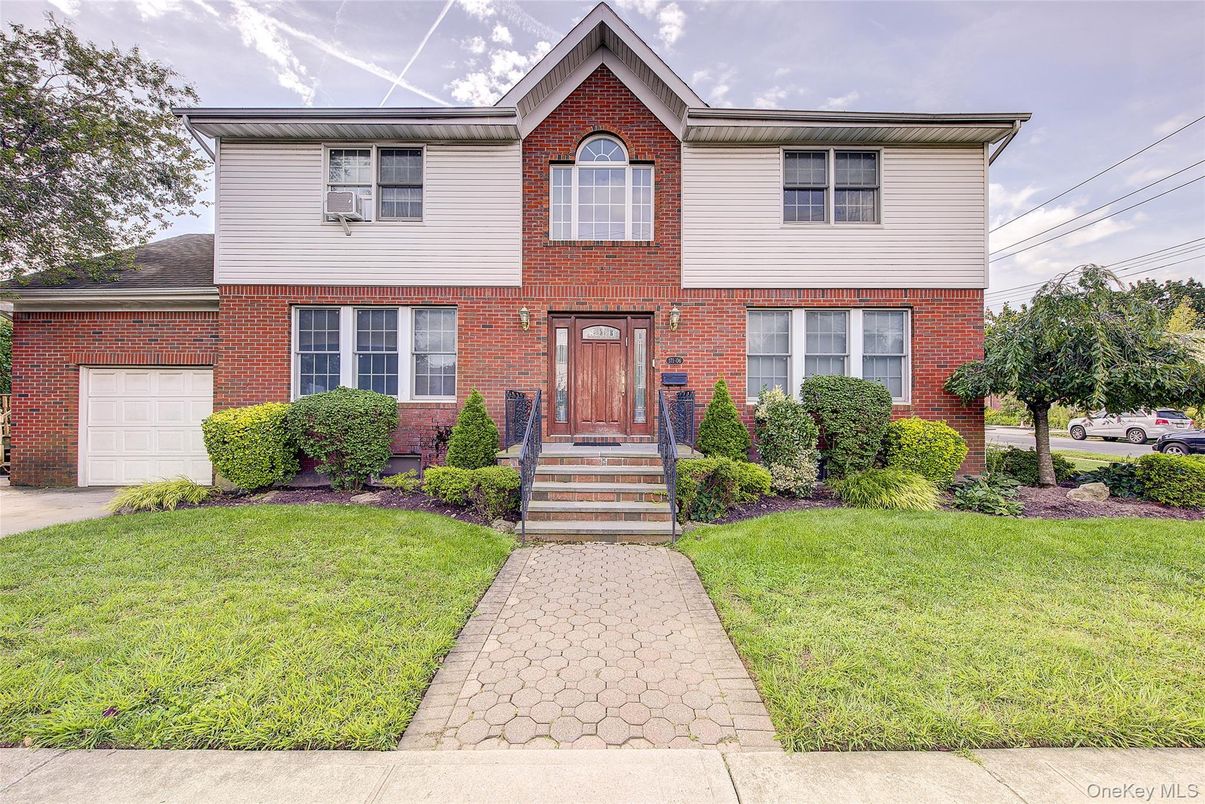 Attached, Exterior, Facade, Brick Facade, Split Level