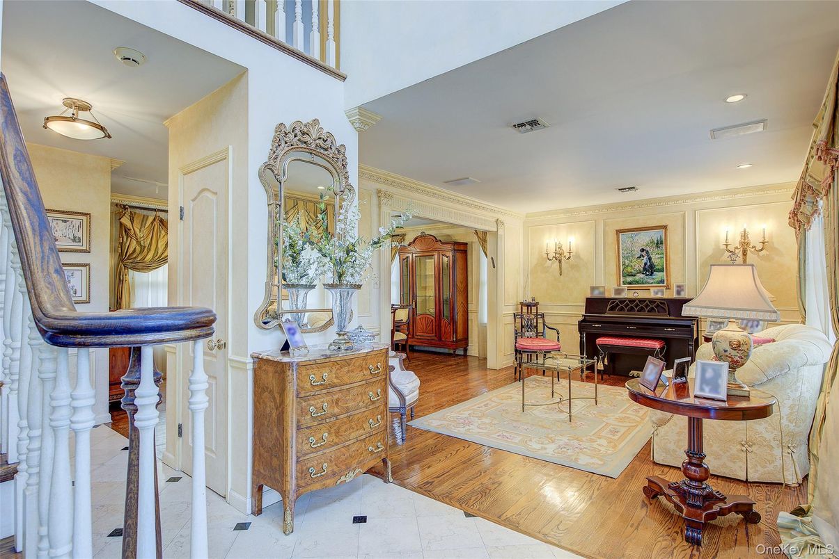 Interior, Piano, Recessed Lighting, Wood Texture Flooring