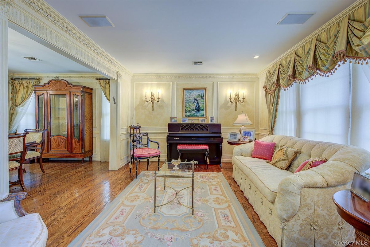 Interior, Living room, Piano, Recessed Lighting, Wood Texture Flooring