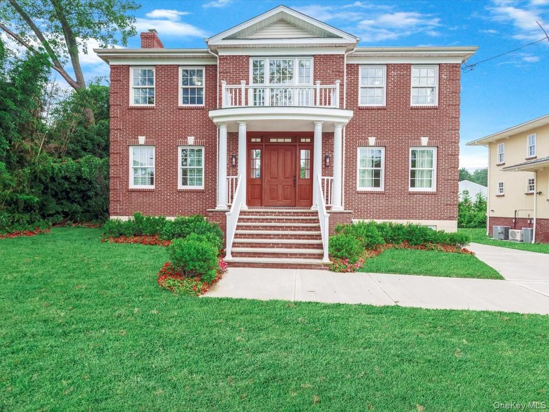 Exterior, Facade, Brick Facade, Georgian
