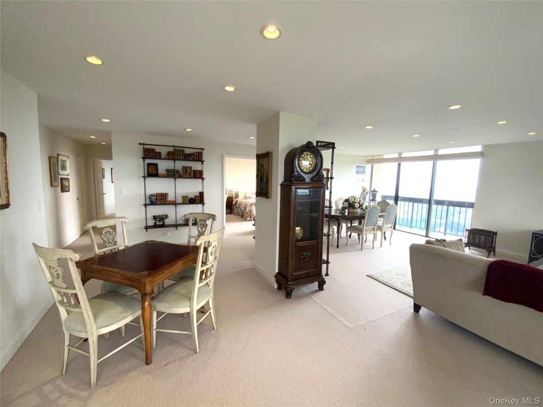 Dining room, Interior, Living room, Recessed Lighting