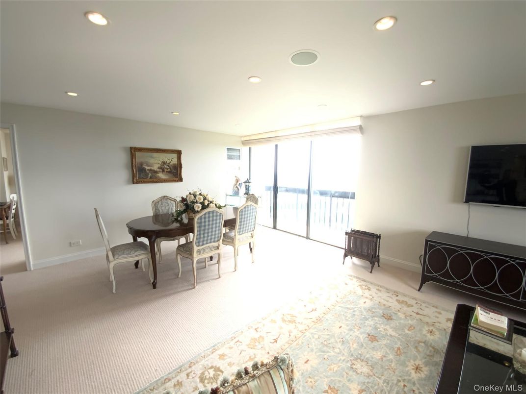 Dining room, Interior, Recessed Lighting