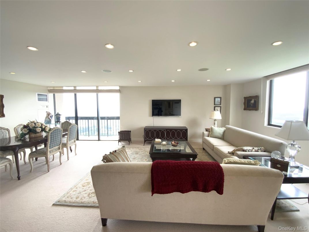 Dining room, Interior, Living room, Recessed Lighting
