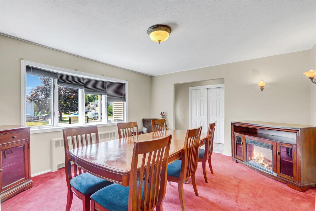 Dining room, Fireplace, Interior