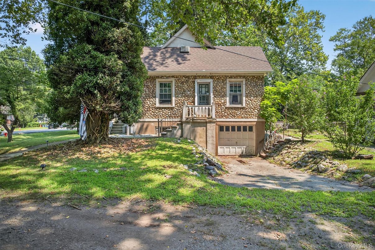 Attached, Exterior, Facade, Brick Facade, Cape Cod