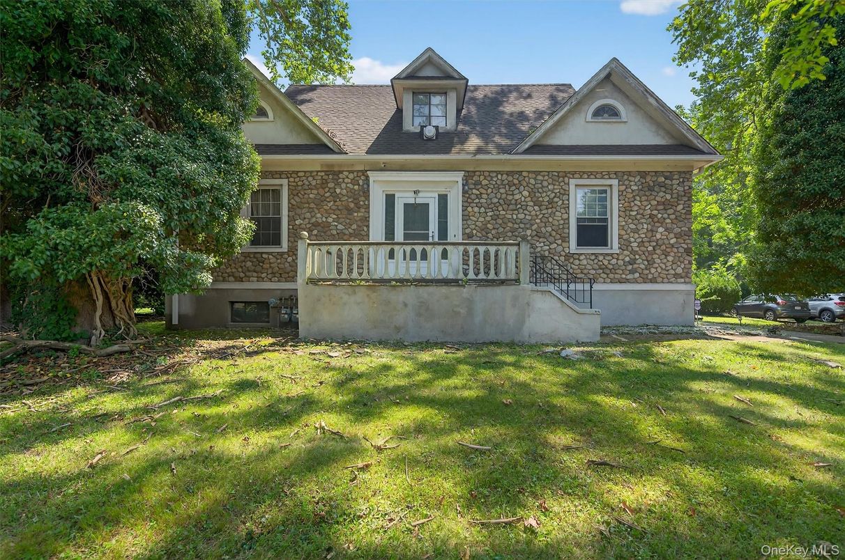 Exterior, Facade, Brick Facade, Cape Cod