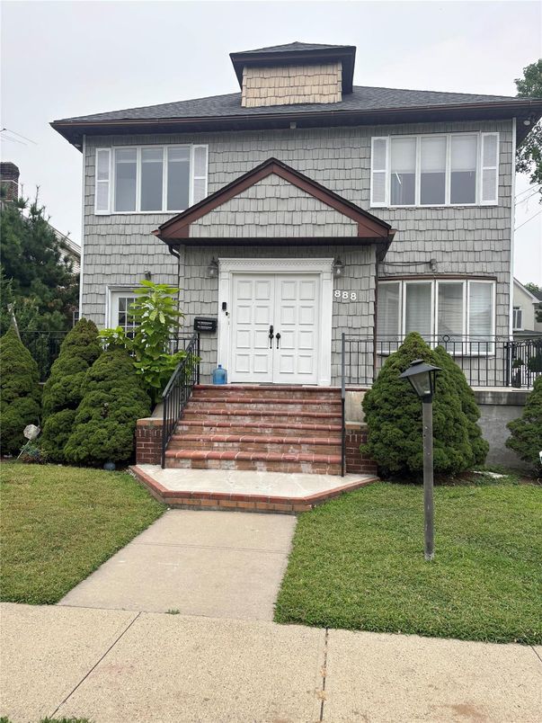 Attached, Exterior, Facade, American Foursquare