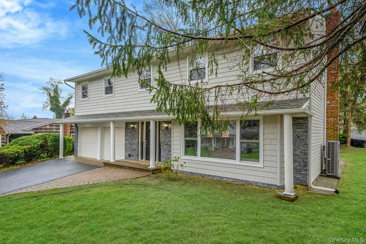 Attached, Exterior, Facade, Brick Facade, Split Level