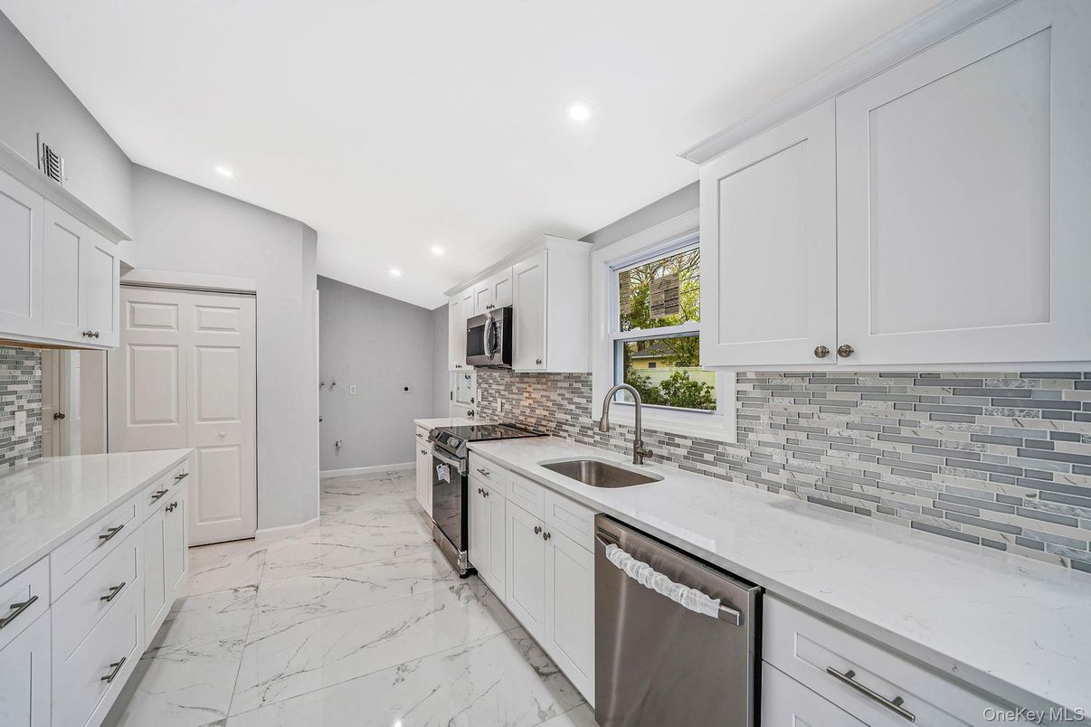 Interior, Kitchen, Marble, Recessed Lighting, Stainless Steel Appliances