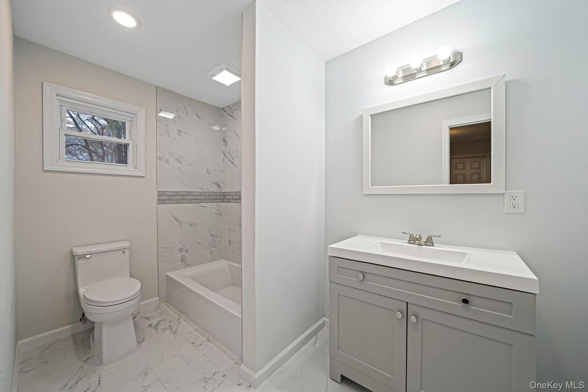 Bathroom, Interior, Marble, Marble Walls, Recessed Lighting