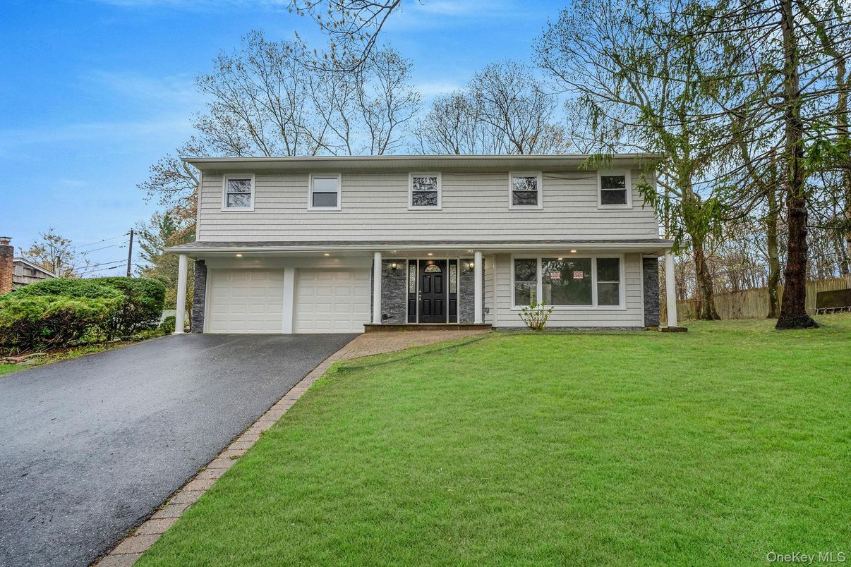 Attached, Exterior, Facade, Split Level