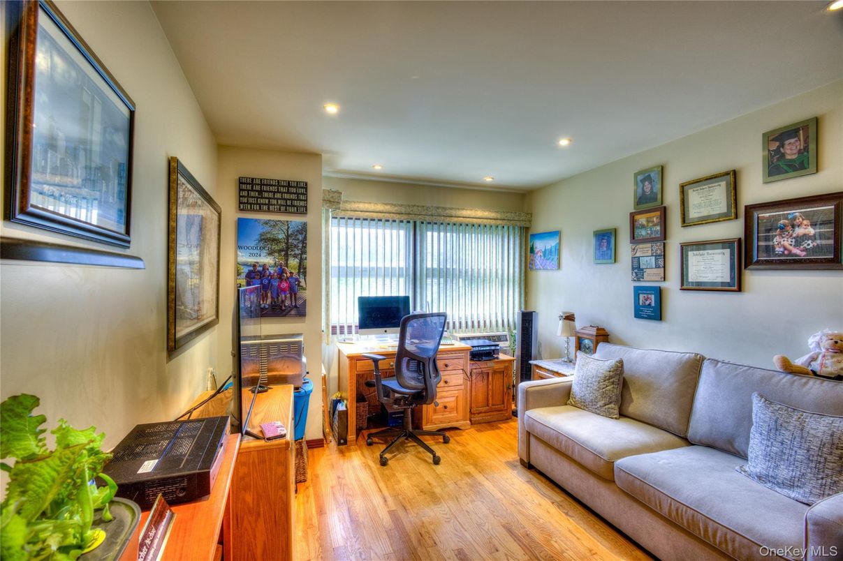 Home Office, Interior, Recessed Lighting, Wood Texture Flooring