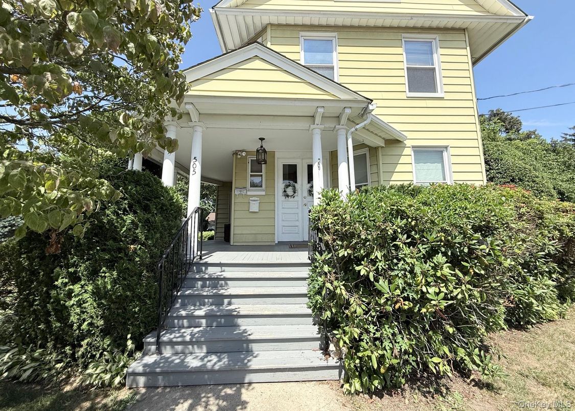 Exterior, Facade, American Foursquare