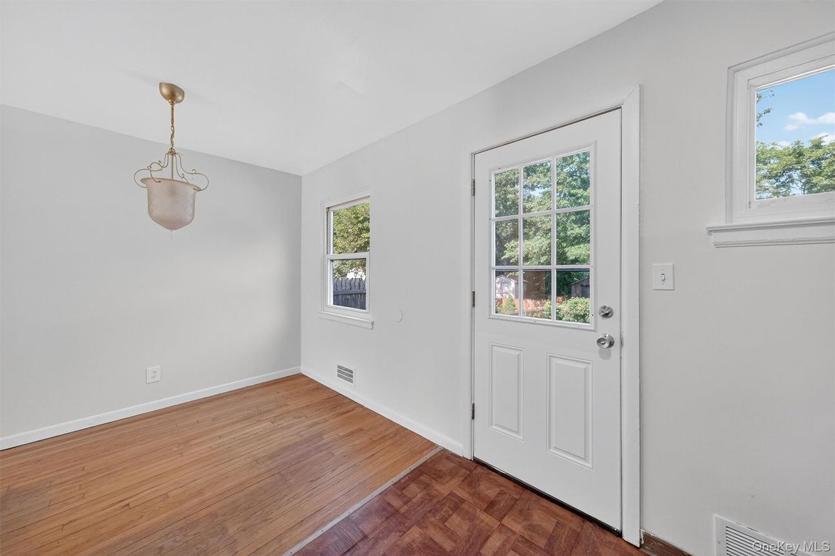 Empty room, Interior, Pendant Lights, Wood Texture Flooring