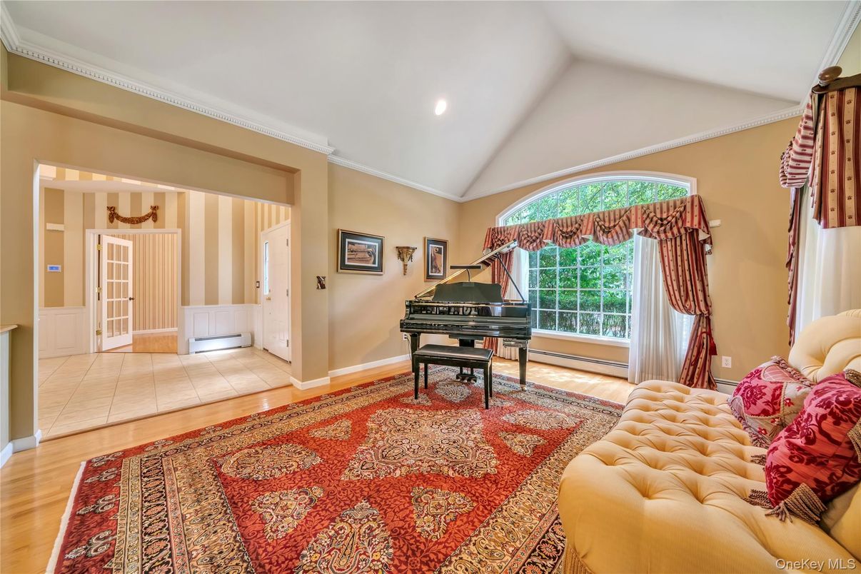 Interior, Piano, Recessed Lighting, Wood Texture Flooring