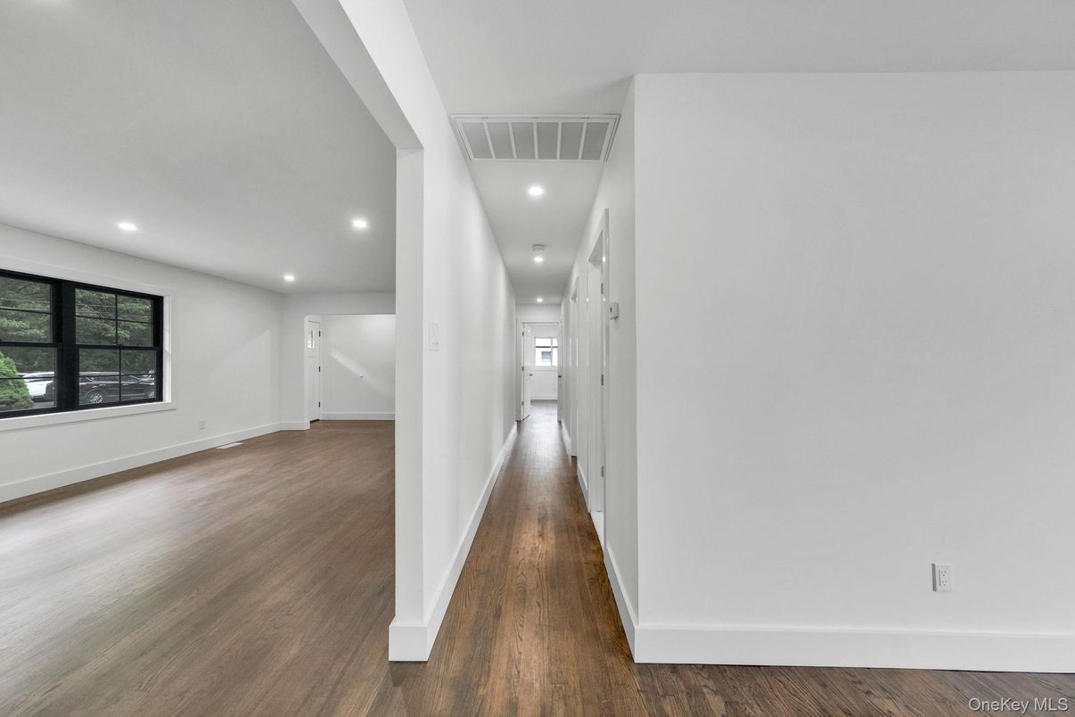 Interior, Recessed Lighting, Wood Texture Flooring